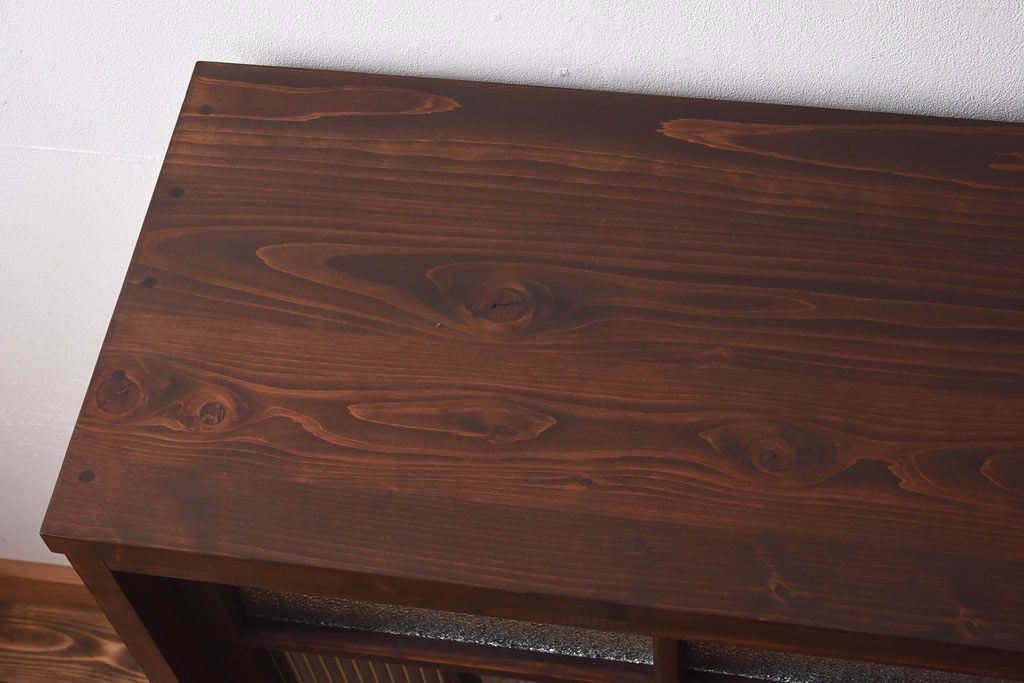 ラフジュ工房オリジナル　花菱模様のガラス入り戸棚(サイドボード、収納棚、リビングボード)(2)(R-030313)