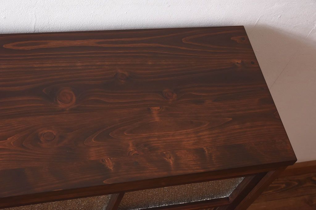 ラフジュ工房オリジナル　花菱模様のガラス入り戸棚(サイドボード、収納棚、リビングボード)(2)(R-030313)