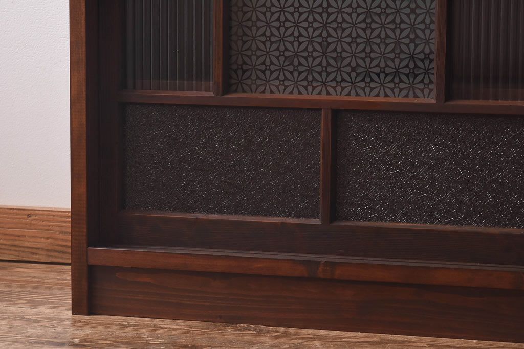 ラフジュ工房オリジナル　花菱模様のガラス入り戸棚(サイドボード、収納棚、リビングボード)(2)(R-030313)