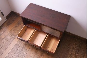 アンティーク家具　大正ロマン　前面ケヤキ材　漆塗りの光沢が魅力的なリメイクローボード(戸棚、リビングボード)