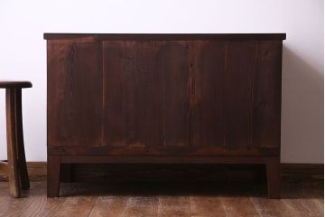 アンティーク家具　大正ロマン　前面ケヤキ材　漆塗りの光沢が魅力的なリメイクローボード(戸棚、リビングボード)