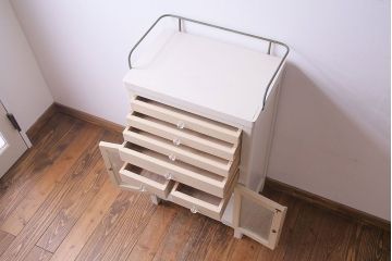 ペイント家具　2色の淡いカラーが可愛らしいデンタルキャビネット(収納棚)(R-030318)