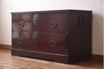 アンティーク家具　リメイク　桜丸金具　美しい漆塗りが楽しめる米沢箪笥ローチェスト(和タンス、ローボード、リビングボード、引き出し)(R-030320)