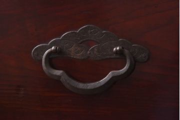 アンティーク家具　リメイク　桜丸金具　美しい漆塗りが楽しめる米沢箪笥ローチェスト(和タンス、ローボード、リビングボード、引き出し)(R-030320)