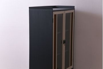 ペイント家具　当時物色ガラス入り!　シックな色味がお洒落な大振りのブックケース(本箱、キャビネット、収納棚)(R-030323)