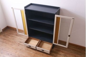 ペイント家具　当時物色ガラス入り!　シックな色味がお洒落な大振りのブックケース(本箱、キャビネット、収納棚)(R-030323)