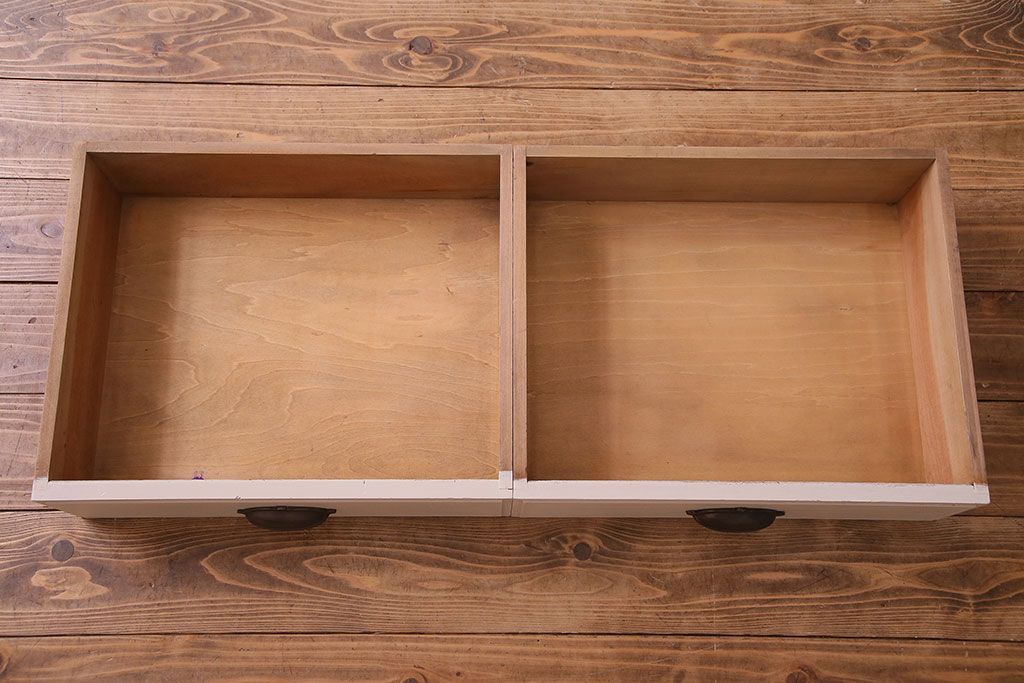 ペイント家具　当時物色ガラス入り!　シックな色味がお洒落な大振りのブックケース(本箱、キャビネット、収納棚)(R-030323)