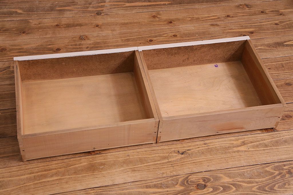 ペイント家具　当時物色ガラス入り!　シックな色味がお洒落な大振りのブックケース(本箱、キャビネット、収納棚)(R-030323)