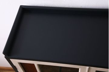 ペイント家具　当時物色ガラス入り!　シックな色味がお洒落な大振りのブックケース(本箱、キャビネット、収納棚)(R-030323)