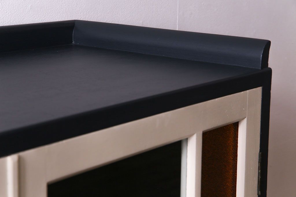 ペイント家具　当時物色ガラス入り!　シックな色味がお洒落な大振りのブックケース(本箱、キャビネット、収納棚)(R-030323)