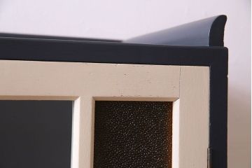 ペイント家具　当時物色ガラス入り!　シックな色味がお洒落な大振りのブックケース(本箱、キャビネット、収納棚)(R-030323)