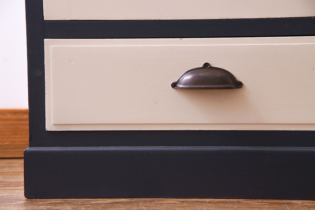 ペイント家具　当時物色ガラス入り!　シックな色味がお洒落な大振りのブックケース(本箱、キャビネット、収納棚)(R-030323)