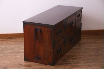 アンティーク家具　和製アンティーク　リメイク　桜丸金具　栗材の深い色合いが魅力的な米沢箪笥ローボード(ローチェスト、引き出し)(R-030331)