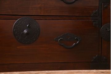 アンティーク家具　和製アンティーク　リメイク　桜丸金具　栗材の深い色合いが魅力的な米沢箪笥ローボード(ローチェスト、引き出し)(R-030331)