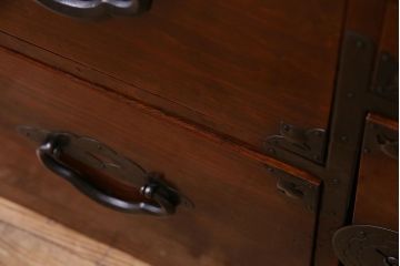 アンティーク家具　和製アンティーク　リメイク　桜丸金具　栗材の深い色合いが魅力的な米沢箪笥ローボード(ローチェスト、引き出し)(R-030331)