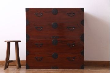 美品　前面ケヤキ共縁仕上げ　漆塗りが美しい重ね箪笥(衣装箪笥、衣裳箪笥)(R-030339)