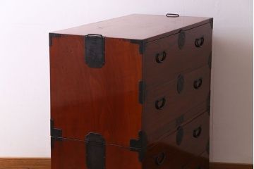 美品　前面ケヤキ共縁仕上げ　漆塗りが美しい重ね箪笥(衣装箪笥、衣裳箪笥)(R-030339)