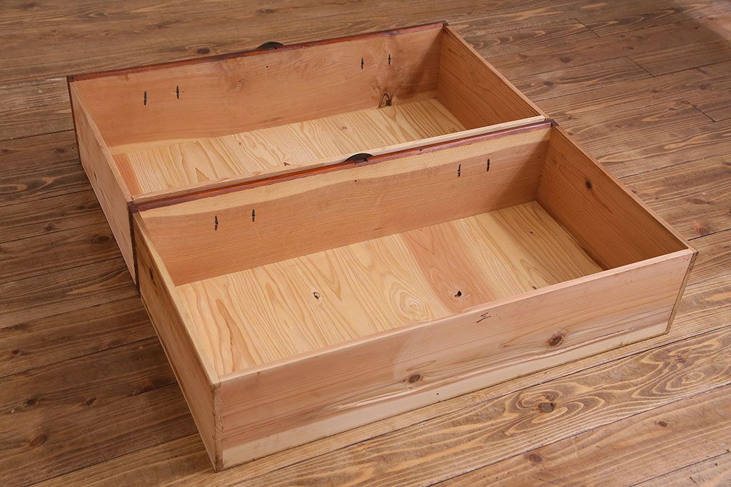 美品　前面ケヤキ共縁仕上げ　漆塗りが美しい重ね箪笥(衣装箪笥、衣裳箪笥)(R-030339)