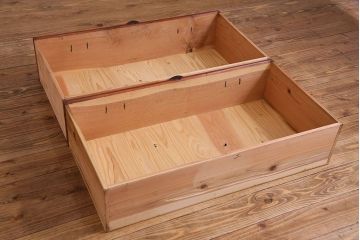 美品　前面ケヤキ共縁仕上げ　漆塗りが美しい重ね箪笥(衣装箪笥、衣裳箪笥)(R-030339)