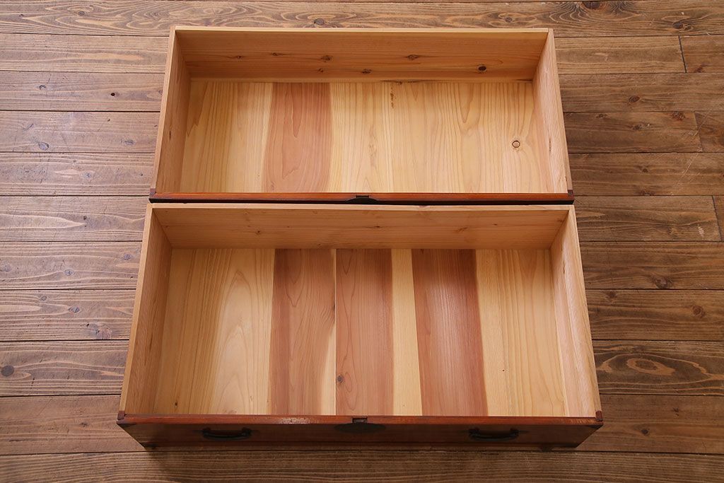 美品　前面ケヤキ共縁仕上げ　漆塗りが美しい重ね箪笥(衣装箪笥、衣裳箪笥)(R-030339)