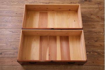 美品　前面ケヤキ共縁仕上げ　漆塗りが美しい重ね箪笥(衣装箪笥、衣裳箪笥)(R-030339)