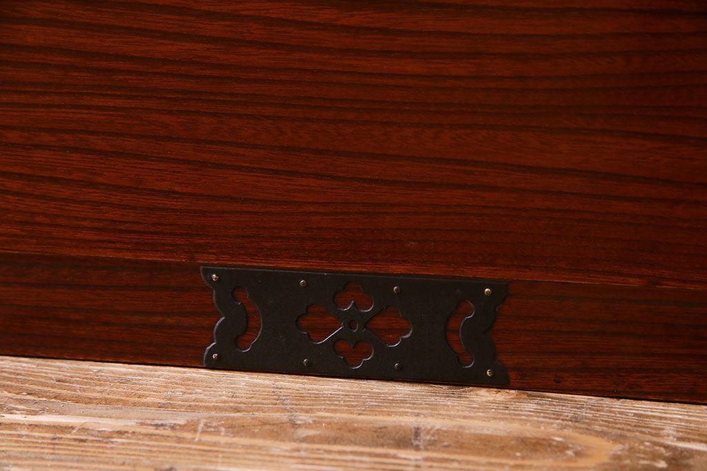 美品　前面ケヤキ共縁仕上げ　漆塗りが美しい重ね箪笥(衣装箪笥、衣裳箪笥)(R-030339)