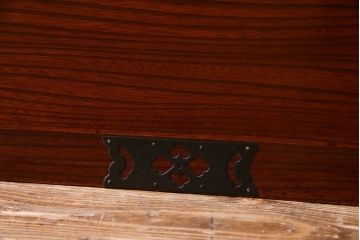 美品　前面ケヤキ共縁仕上げ　漆塗りが美しい重ね箪笥(衣装箪笥、衣裳箪笥)(R-030339)