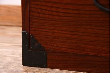 美品　前面ケヤキ共縁仕上げ　漆塗りが美しい重ね箪笥(衣装箪笥、衣裳箪笥)(R-030339)