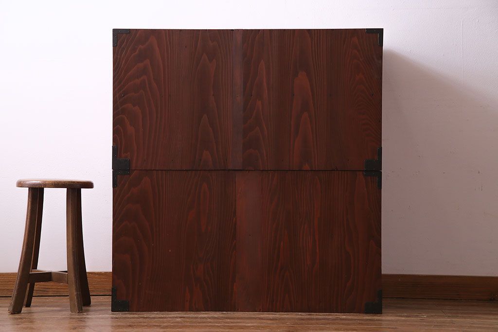 美品　前面ケヤキ共縁仕上げ　漆塗りが美しい重ね箪笥(衣装箪笥、衣裳箪笥)(R-030339)