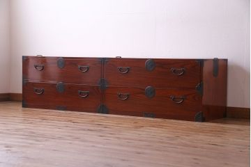 美品　前面ケヤキ共縁仕上げ　漆塗りが美しい重ね箪笥(衣装箪笥、衣裳箪笥)(R-030339)