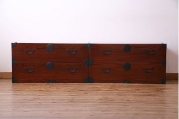 美品　前面ケヤキ共縁仕上げ　漆塗りが美しい重ね箪笥(衣装箪笥、衣裳箪笥)(R-030339)