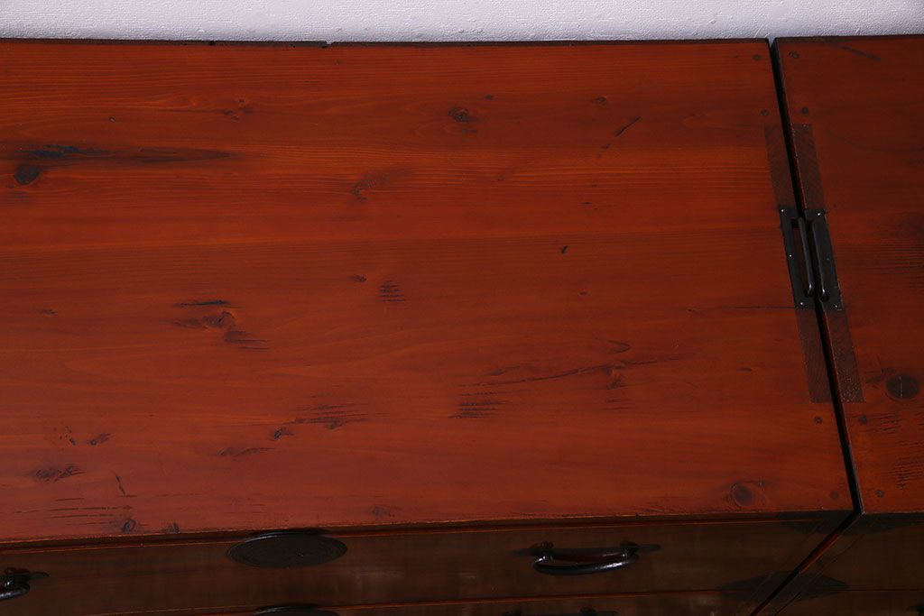 美品　前面ケヤキ共縁仕上げ　漆塗りが美しい重ね箪笥(衣装箪笥、衣裳箪笥)(R-030339)