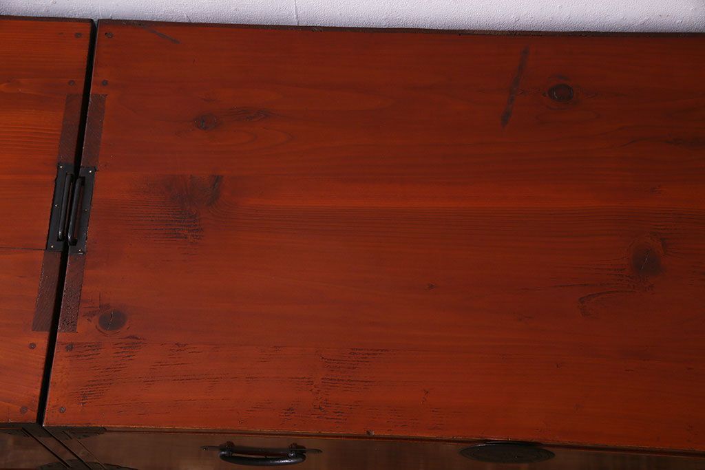 美品　前面ケヤキ共縁仕上げ　漆塗りが美しい重ね箪笥(衣装箪笥、衣裳箪笥)(R-030339)