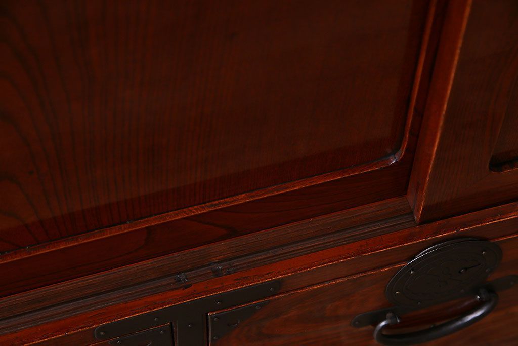 美品　リメイク　前面ケヤキ共縁仕上げ　上品な和の雰囲気が高まる箪笥ローボード(戸棚、リビングボード)(R-030340)