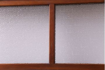 昭和中期　情緒溢れるガラス入り格子戸(引き戸、建具)2枚セット