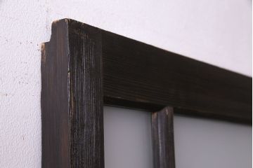 ペイント家具　当時物の色ガラスがアクセントになったガラス戸(引き戸、建具)