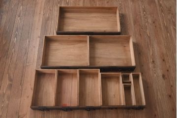 アンティーク家具　和製アンティーク　隠し付き　古い桐材の質感が魅力的な関東帳場箪笥(時代箪笥、和タンス、桐箪笥、桐たんす)(R-030344)