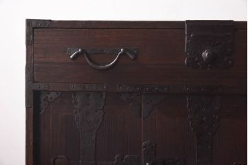 アンティーク家具　和製アンティーク　隠し付き　古い桐材の質感が魅力的な関東帳場箪笥(時代箪笥、和タンス、桐箪笥、桐たんす)(R-030344)