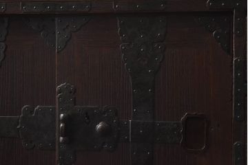 アンティーク家具　和製アンティーク　隠し付き　古い桐材の質感が魅力的な関東帳場箪笥(時代箪笥、和タンス、桐箪笥、桐たんす)(R-030344)