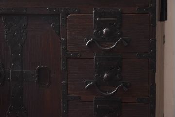 アンティーク家具　和製アンティーク　隠し付き　古い桐材の質感が魅力的な関東帳場箪笥(時代箪笥、和タンス、桐箪笥、桐たんす)(R-030344)