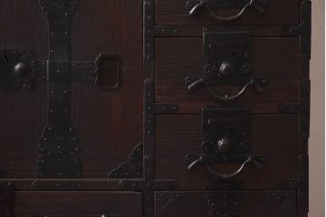 アンティーク家具　和製アンティーク　隠し付き　古い桐材の質感が魅力的な関東帳場箪笥(時代箪笥、和タンス、桐箪笥、桐たんす)(R-030344)