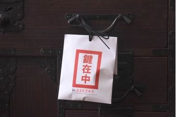 アンティーク家具　和製アンティーク　隠し付き　古い桐材の質感が魅力的な関東帳場箪笥(時代箪笥、和タンス、桐箪笥、桐たんす)(R-030344)