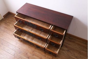 中古　伝統民芸家具　岩谷堂　181　牡丹紋様の南部鉄器金具が存在感を放つチェスト(ローボード、衣装箪笥)(定価48万円)(R-030346)