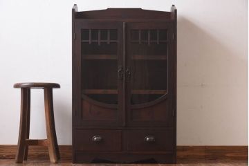 アンティーク家具　大正ロマン　栓材　細かなデザインが魅力的なブックケース(本箱、キャビネット、収納棚)(R-030349)