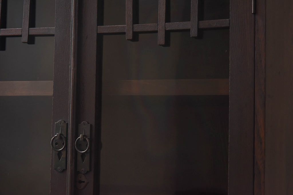 アンティーク家具　大正ロマン　栓材　細かなデザインが魅力的なブックケース(本箱、キャビネット、収納棚)(R-030349)