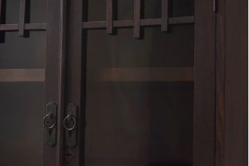 アンティーク家具　大正ロマン　栓材　細かなデザインが魅力的なブックケース(本箱、キャビネット、収納棚)(R-030349)