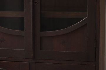 アンティーク家具　大正ロマン　栓材　細かなデザインが魅力的なブックケース(本箱、キャビネット、収納棚)(R-030349)