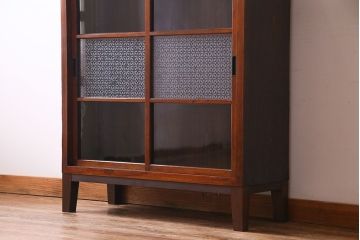 アンティーク家具　大正ロマン　リメイク　花菱模様ガラスがアクセントのキャビネット(戸棚、収納棚)(R-030351)