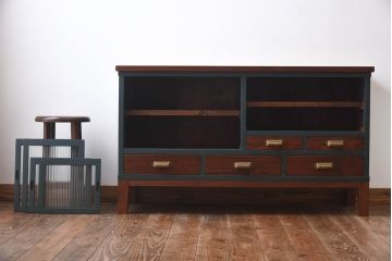 アンティーク家具　和製アンティーク　リメイク　シックでモダンな雰囲気漂うペイントローボード(収納棚、リビングボード)(R-030353)