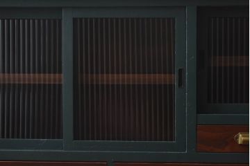 アンティーク家具　和製アンティーク　リメイク　シックでモダンな雰囲気漂うペイントローボード(収納棚、リビングボード)(R-030353)